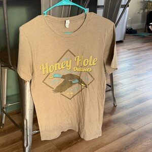 Buckle Honey Hole Outdoors Graphic Tee - Tan with Yellow & Blue Accents